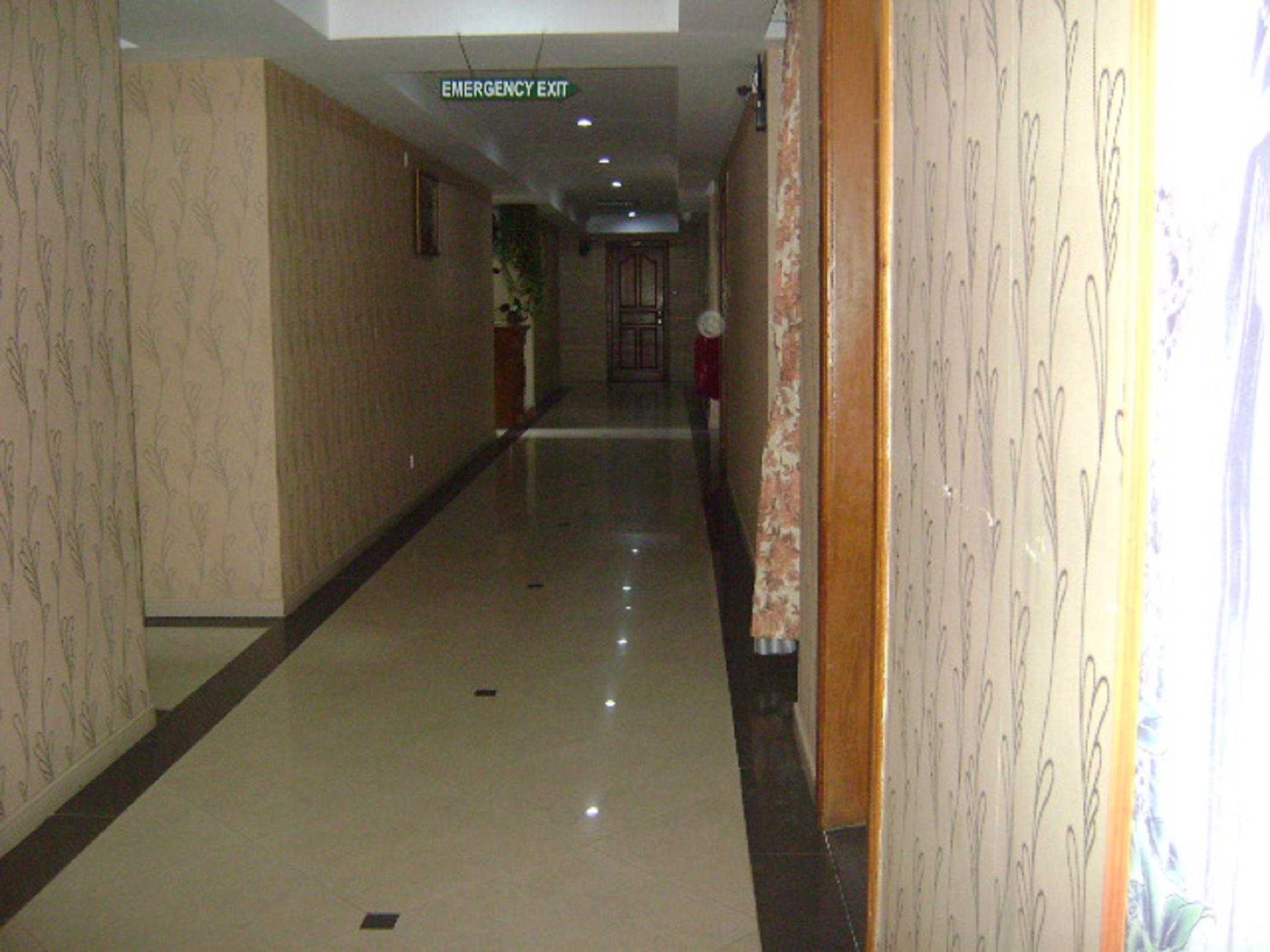 Excel Treasure Hotel Yangon Bagian luar foto