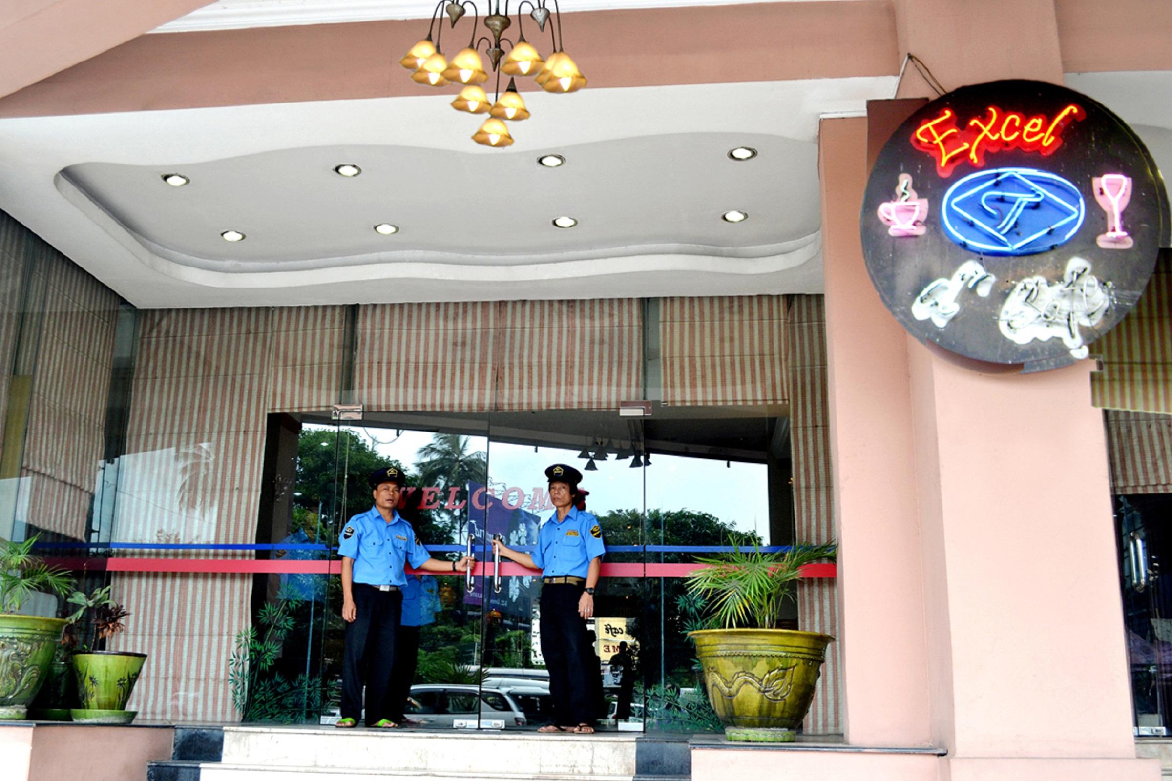 Excel Treasure Hotel Yangon Bagian luar foto