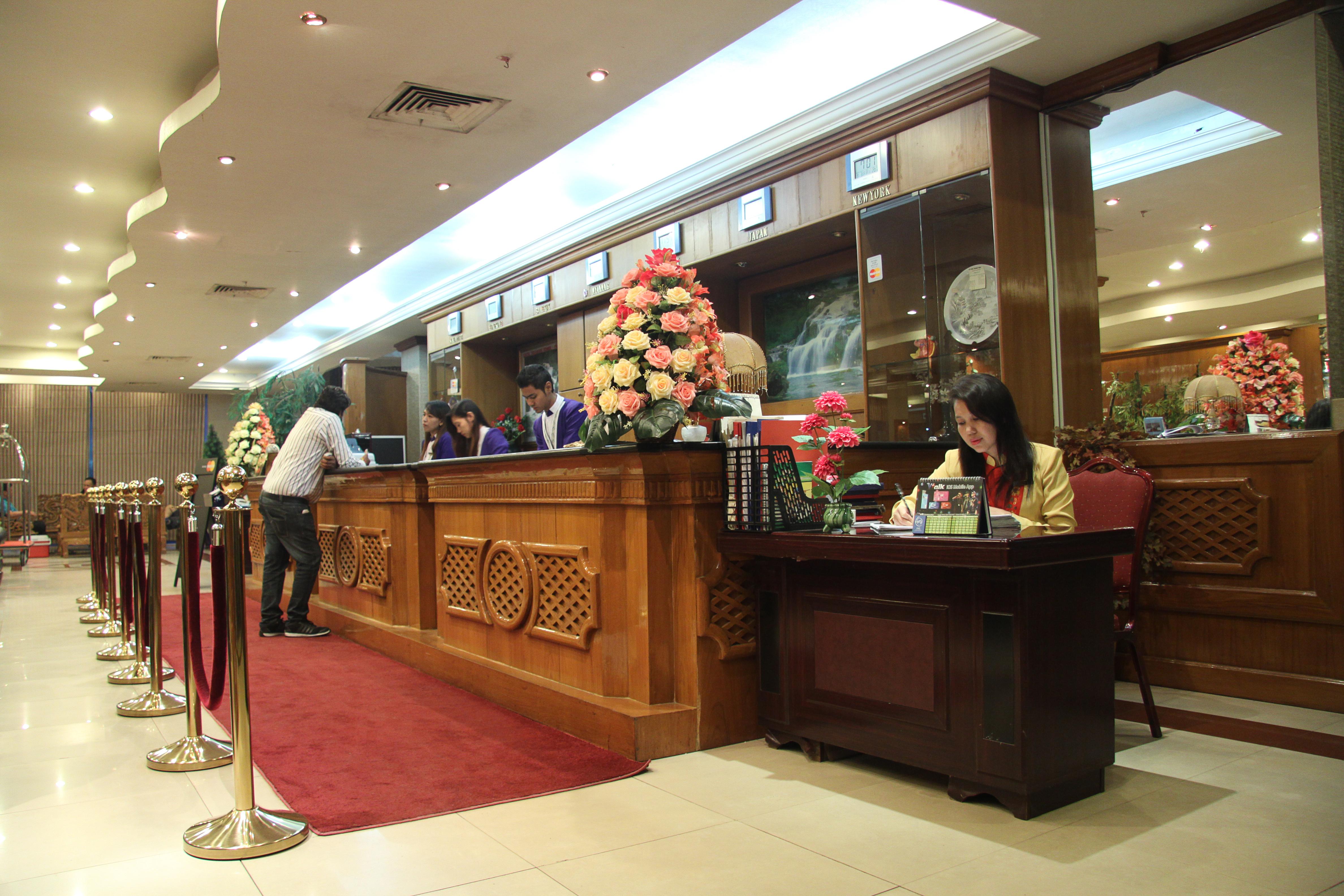 Excel Treasure Hotel Yangon Bagian luar foto