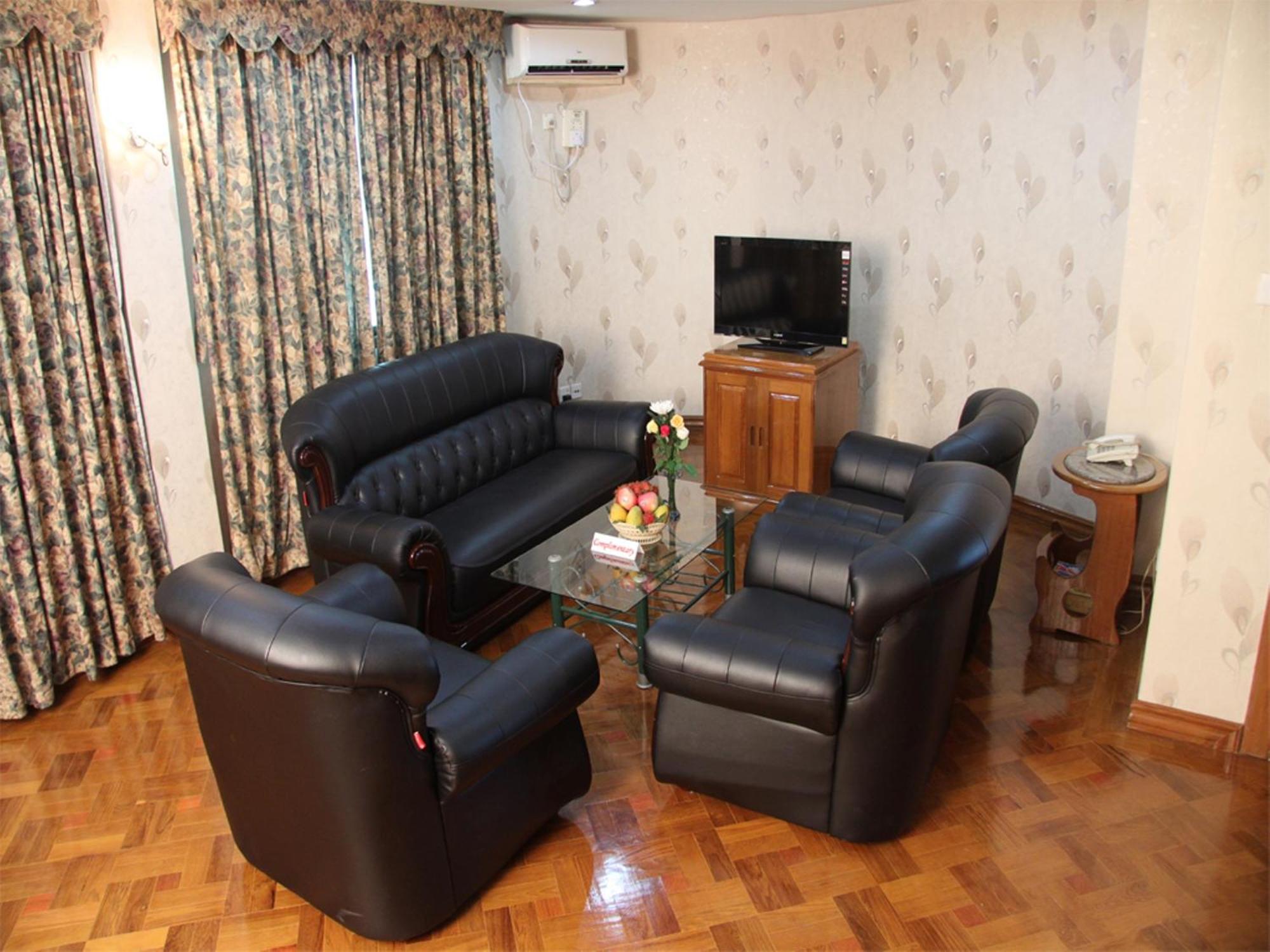 Excel Treasure Hotel Yangon Bagian luar foto