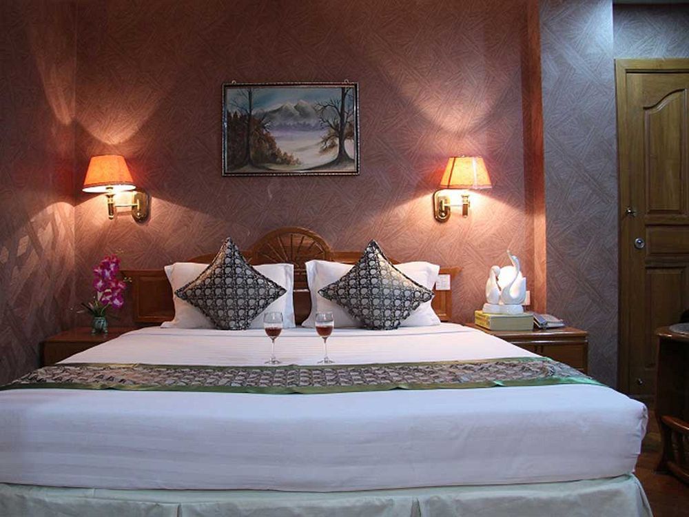 Excel Treasure Hotel Yangon Bagian luar foto