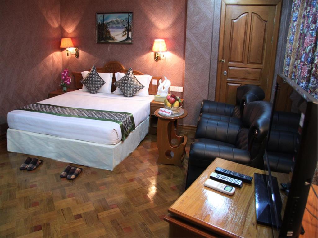Excel Treasure Hotel Yangon Bagian luar foto