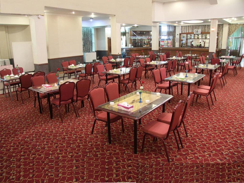 Excel Treasure Hotel Yangon Bagian luar foto