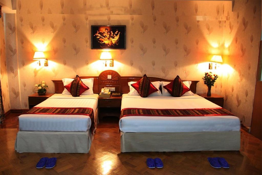 Excel Treasure Hotel Yangon Bagian luar foto