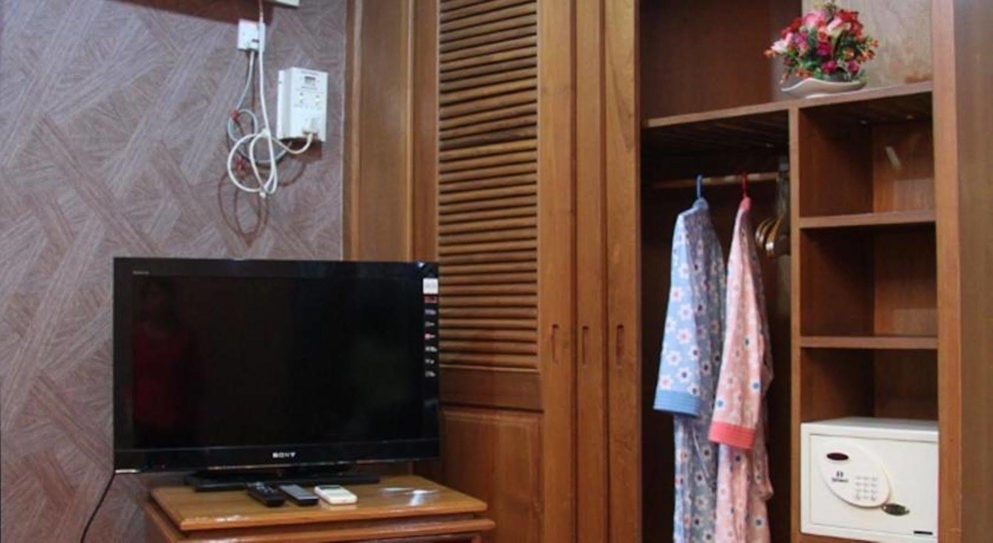 Excel Treasure Hotel Yangon Bagian luar foto