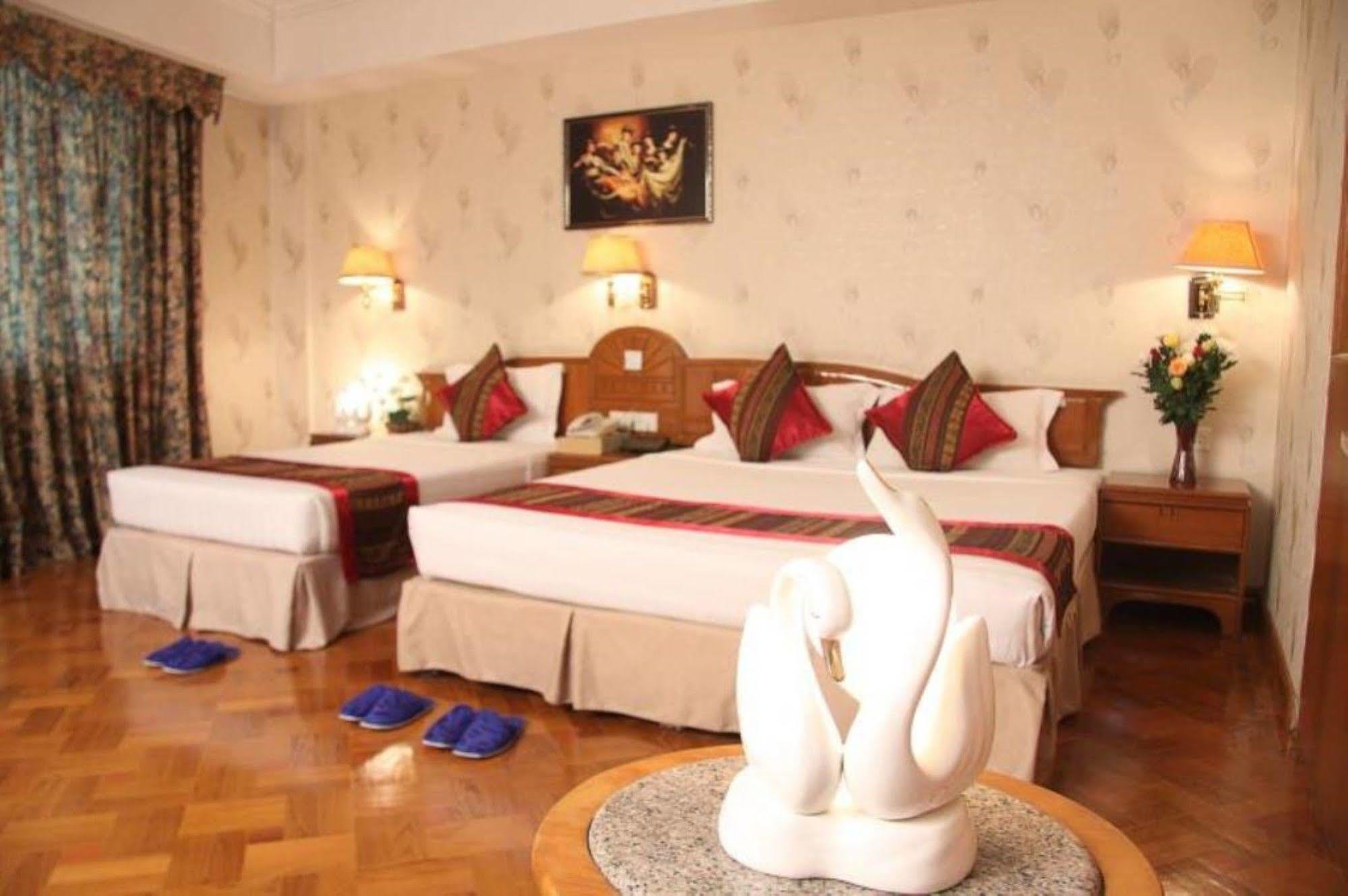 Excel Treasure Hotel Yangon Bagian luar foto